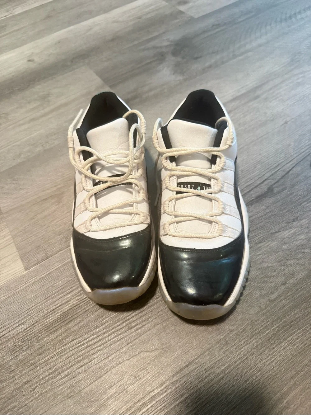 Jordan Kids Low-Top Sneakers in White and Black
